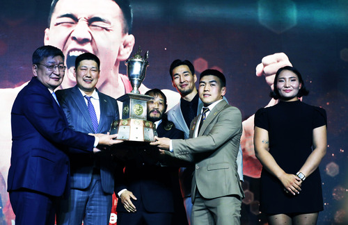 unuudur/image/2025/12/12/pxzzztvu9bzz7e2f/0O0A4392