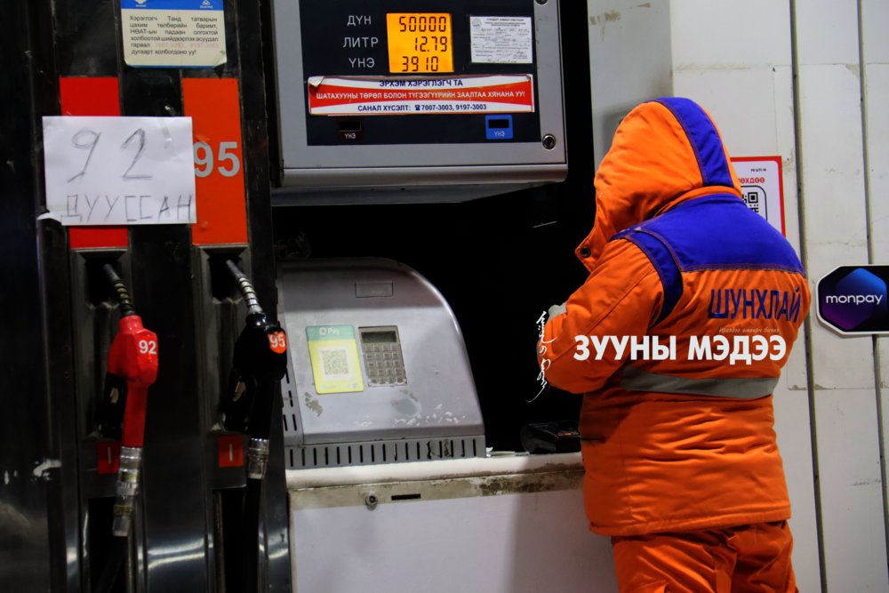 ФОТО: Үүдээ барьж, үйлчилгээгээ хаасан ШТС-ууд