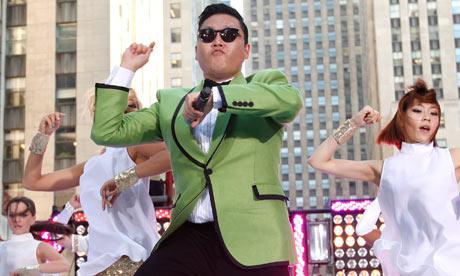 Psy-performs-Gangnam-Styl-010