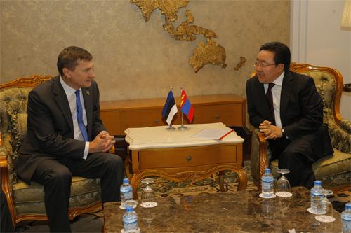 2012-11-05estoni_big