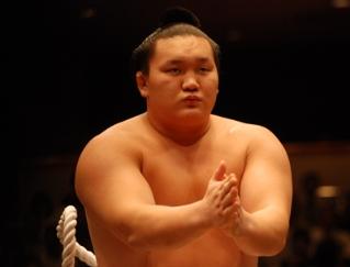 hakuho-middle hakuho-middle