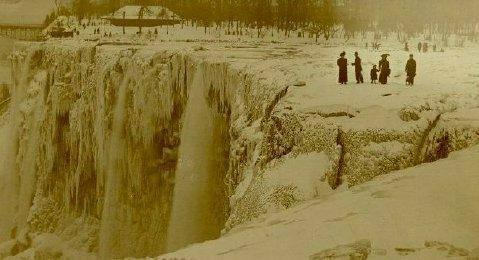 _60947279_niagara_tightrope_624