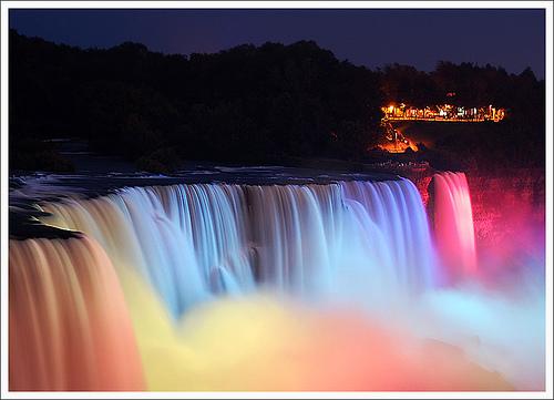 _60947279_niagara_tightrope_624