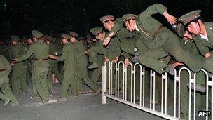 _60681414_troopsafp _60681414_troopsafp