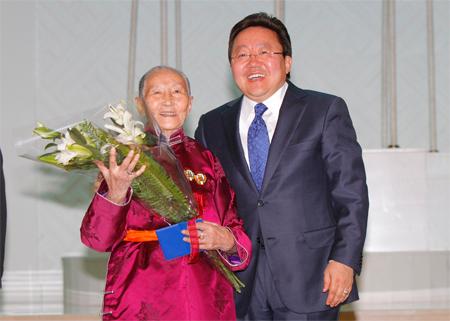 2012-05-31medee_big1