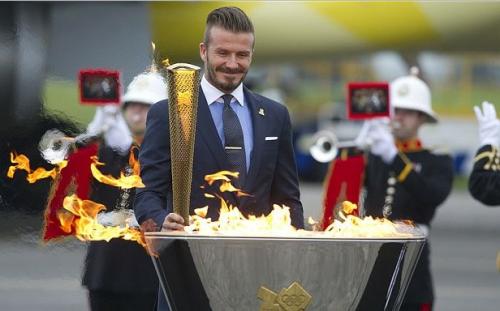 2012-05-21_19x_Olympics_London-2012_Torch_relay_starts_in_Britain