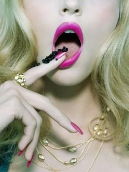 lips003-262x350