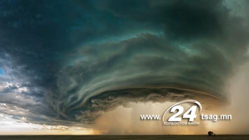 01-deluge-falls-during-thunderstorm-montana-670
