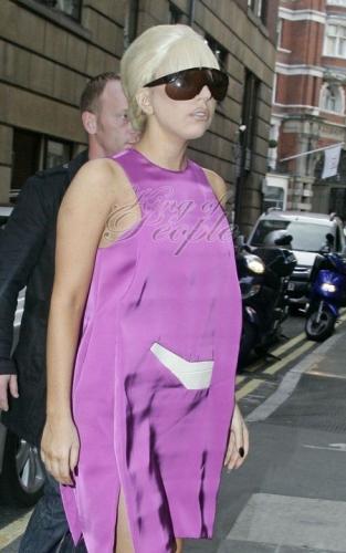 Lady-Gaga-pregnant-2
