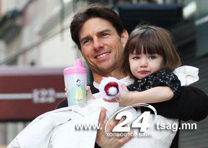 tom-cruise-and-his-daughter-suri