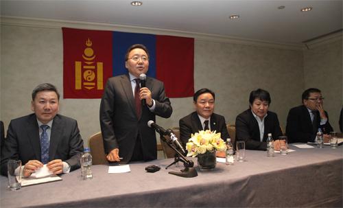 2013-01-22mongolchuud_big