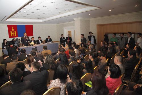 2013-01-22mongolchuud_big