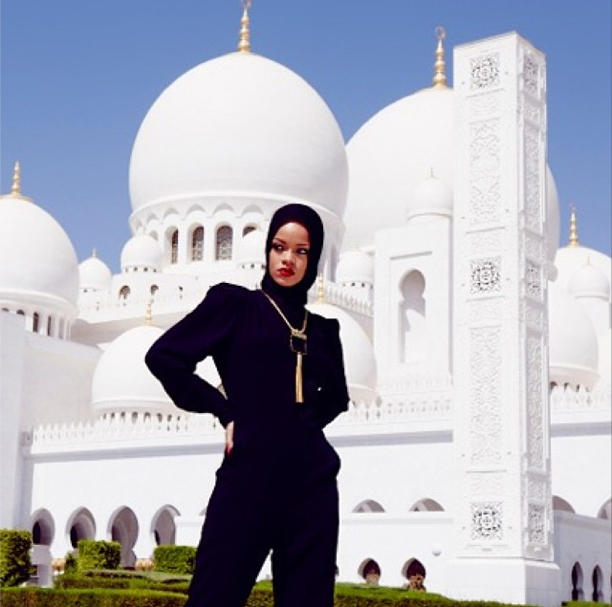 2ed749e9-63a2-4dcf-b576-9227b05cbf71_Rihanna_Mosque_102013