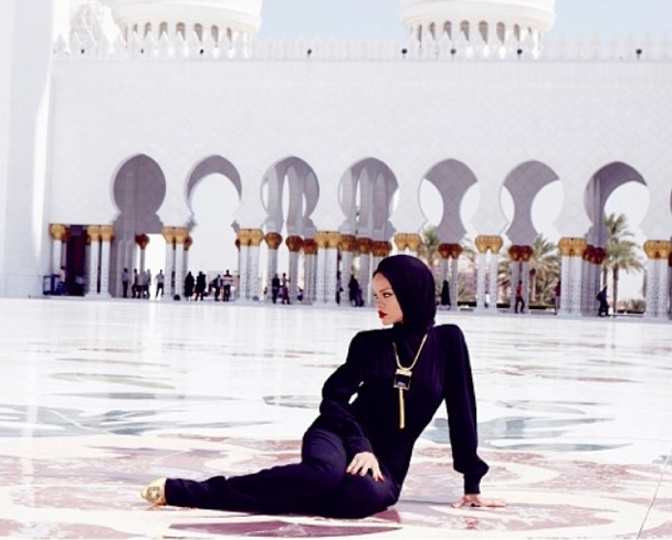 2ed749e9-63a2-4dcf-b576-9227b05cbf71_Rihanna_Mosque_102013