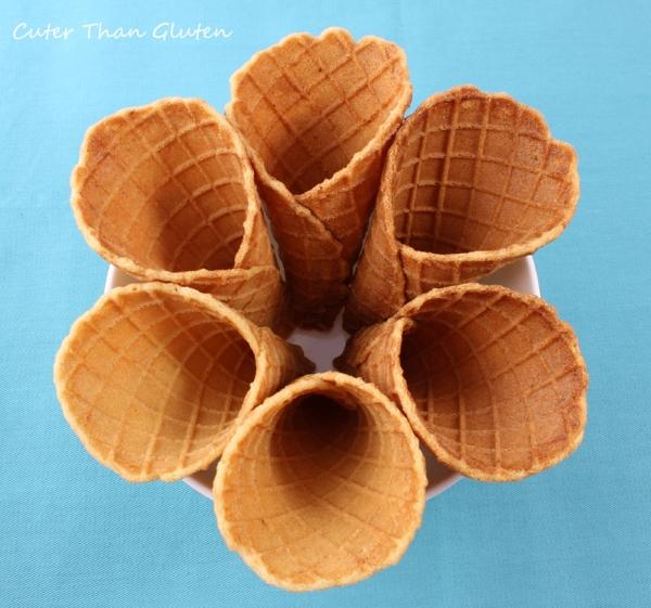 gluten-free-ice-cream-waffle-cones-L-IS6NG7