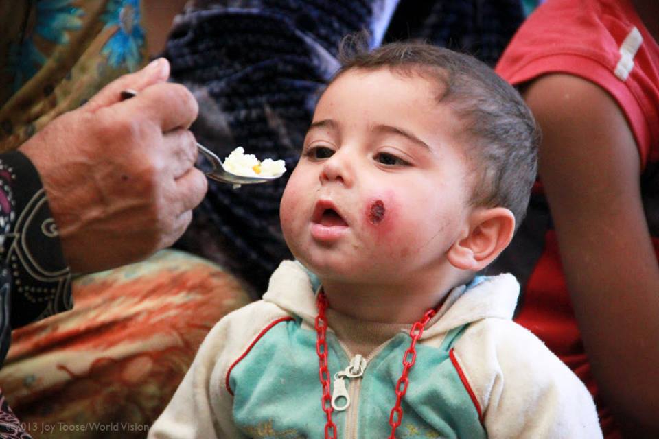 Syrian-refugee-child-food Syrian-refugee-child-food