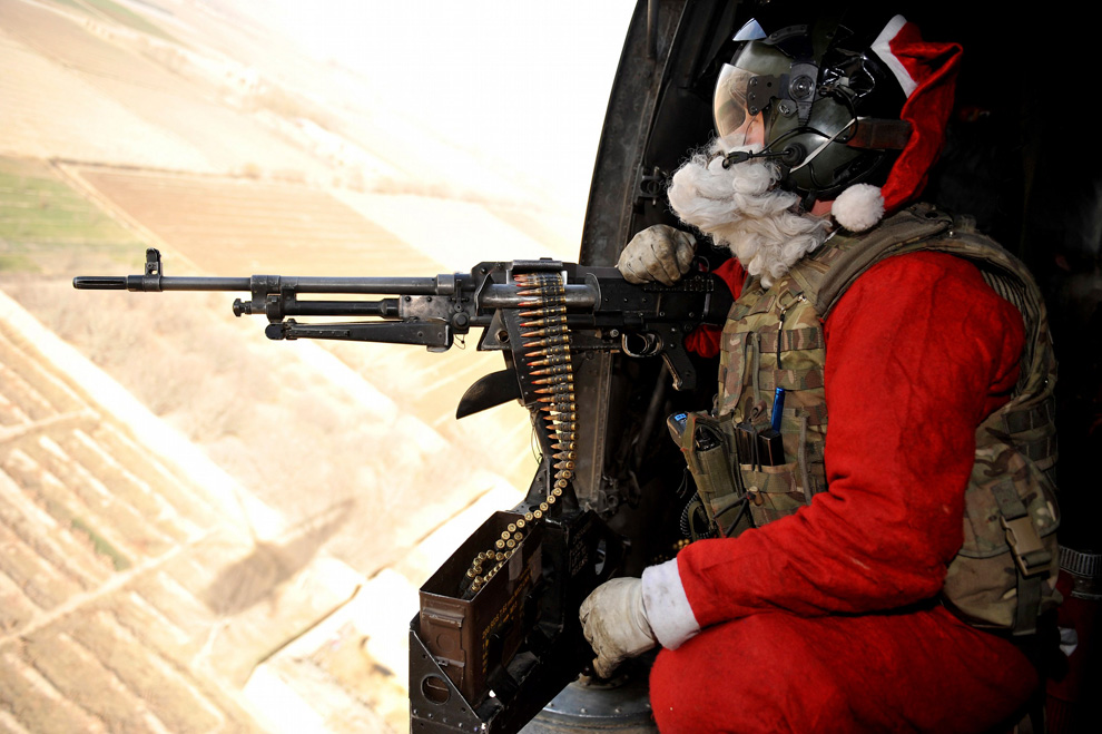funny-santa-claus-with-machine-gun