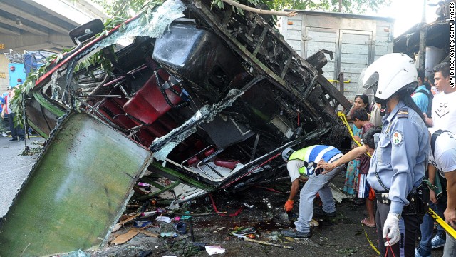 131216000244-pihlippines-bus-accident-story-top