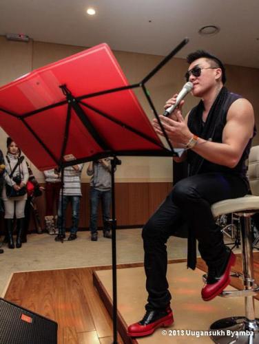 217517_596479280379325_198229783_n