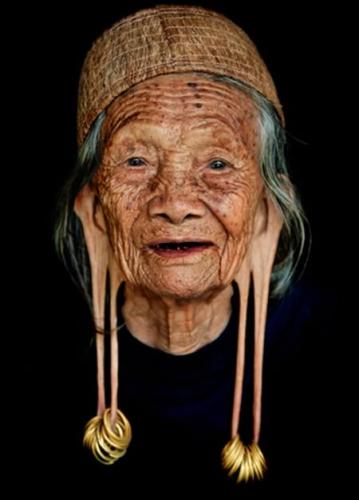 a98514_cultural-bodmod_1-streched-ears