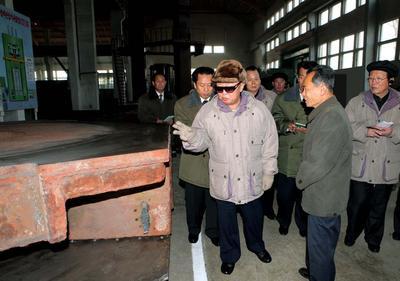 aapone-20101207000283358731-nkorea_kim_jong_ill_mining_factory-layout