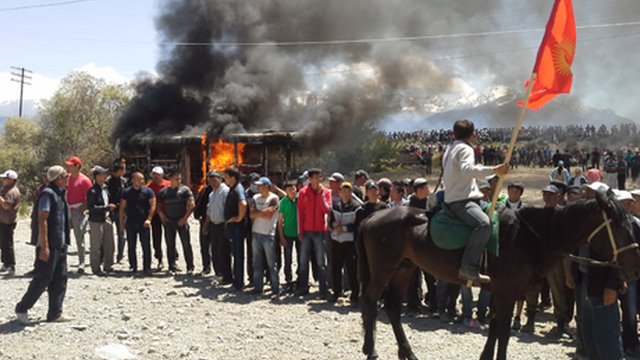 _67917641_protest_kyrgyz _67917641_protest_kyrgyz