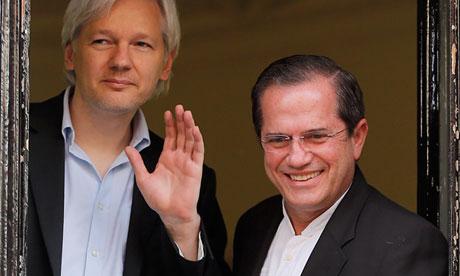 Julian-Assange-and-Ricard-010