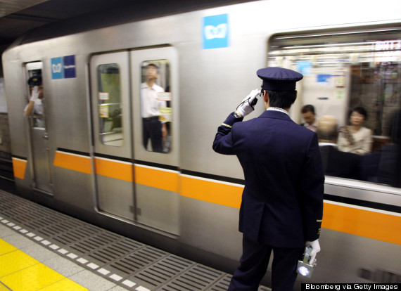 o-TOKYO-RAILROAD-570