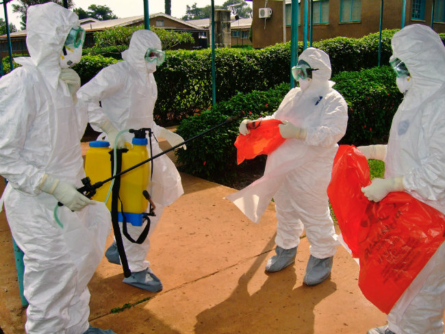 Ebola_Protective_Suit_WHO_Officials_AFP_650x488