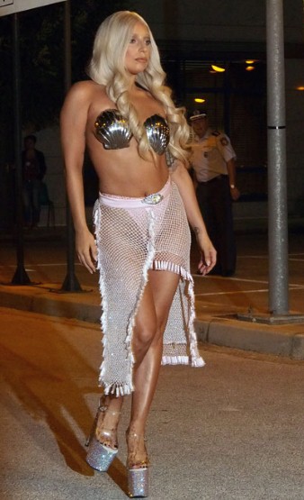 gaga_x_3045160a