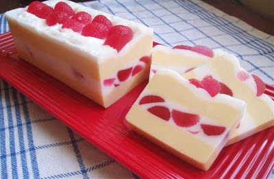 Modern_And_Creative_Soap_Designs__20