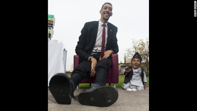 141113124908-07-shortest-tallest-man-horizontal-gallery