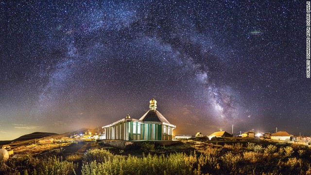 141024164759-amazing-iranian-mosque-photos-10-horizontal-gallery