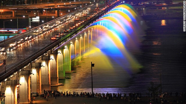 141030115103-fountains-banpo-horizontal-gallery