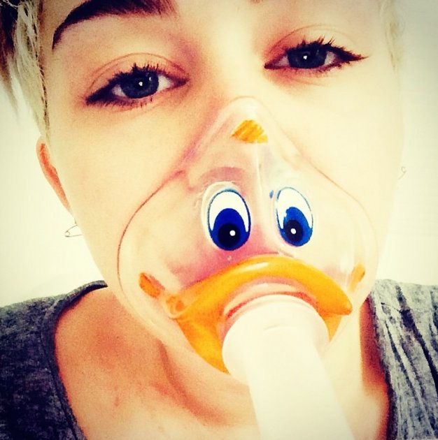xmiley-cyrus-quacks-up.png.pagespeed.ic.BZH2iI1ZmS