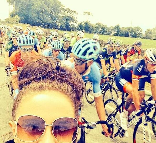 the-people-who-took-selfies-while-participating-in-the-tour-de-france