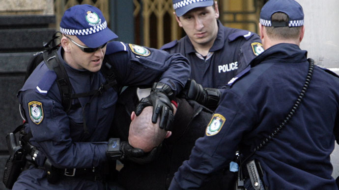 police-brutality-australia-woman.si