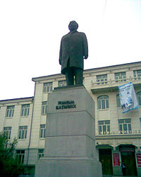 200px-Jambyn_Batmonkh_statue