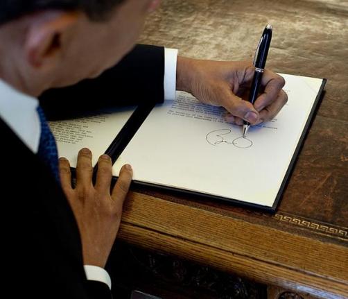 Left-handed-people-earn-up-to-12-percent-less-than-right-handed-study-finds
