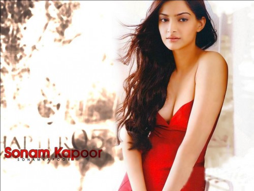 Most-Beautiful-Bollywood-Actresses-2014-Sonam-kapoor-500x376
