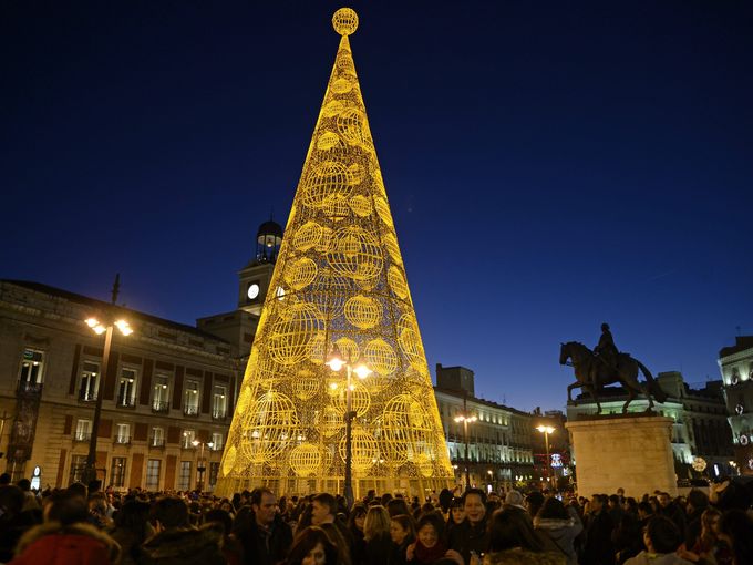 635536329030479458-EPA-SPAIN-TRADITIONS-CHRISTMAS-TREE-69285480