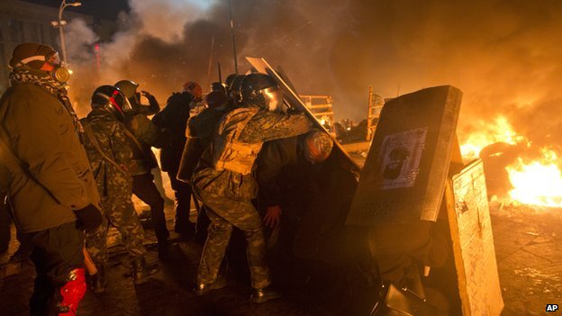 _73072639_ukraineprotesters_ap