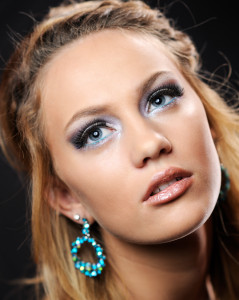 http-__upload.wikimedia.org_wikipedia_commons_0_0d_Headshot_of_Model_with_Blue_Eyeliner-239x300