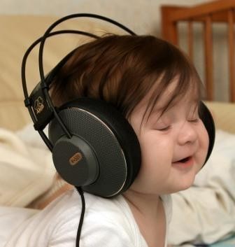 cute-baby-listen-to-music cute-baby-listen-to-music