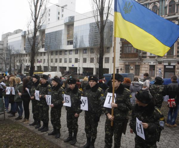Russia-seizes-Ukrainian-military-base-and-hospital-in-Crimea_st_th
