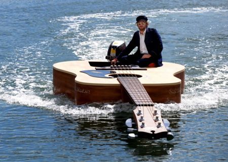 a98778_Guitar Boat450