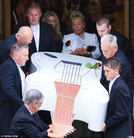 a98778_Guitar Shaped Coffin450