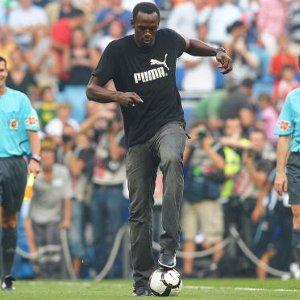 Usain-Bolt-Football-090829G300 Usain-Bolt-Football-090829G300