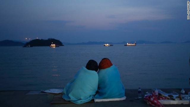 140420101152-02-south-korea-ferry-0420-horizontal-gallery