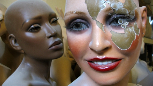 a98935_Optimized-security_camera_mannequins